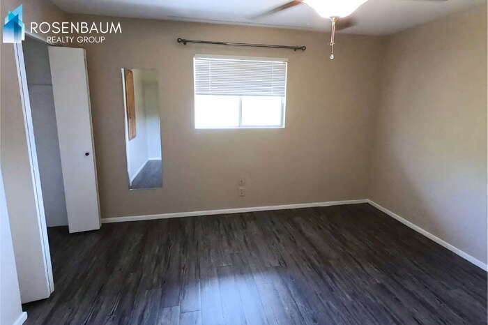 Building Photo - 905 S Ash Ave