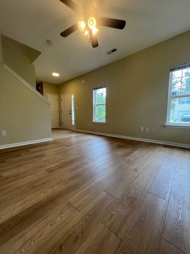 Building Photo - 114 Grand Oaks Dr