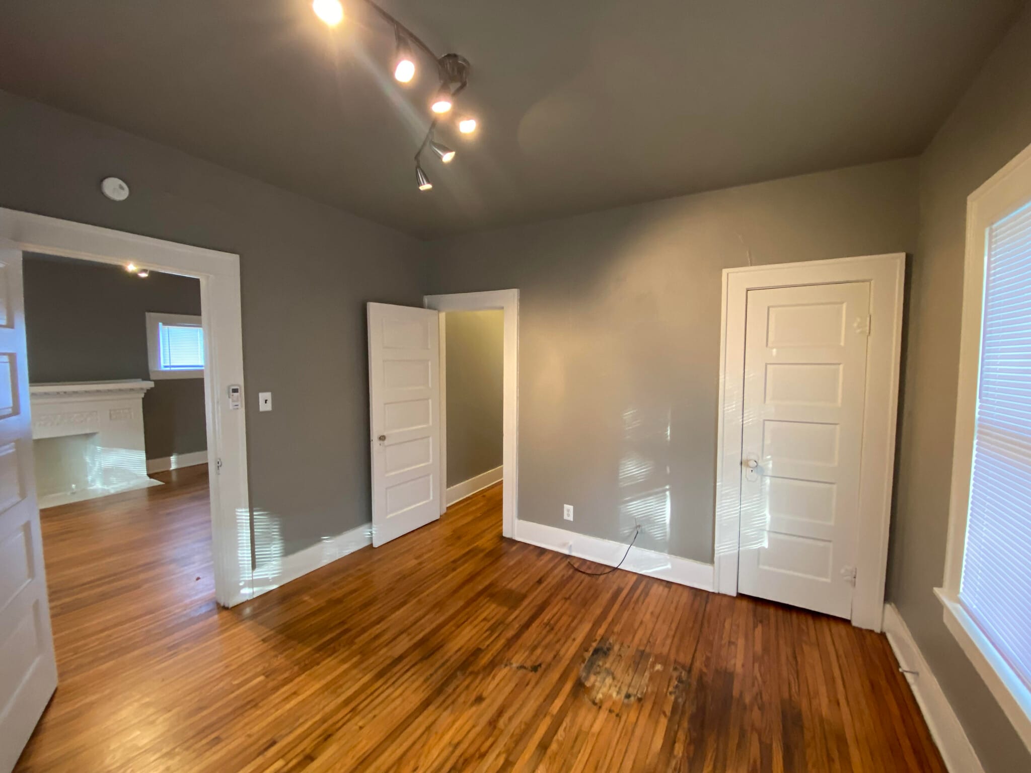 Building Photo - 147 N Lewis Pl