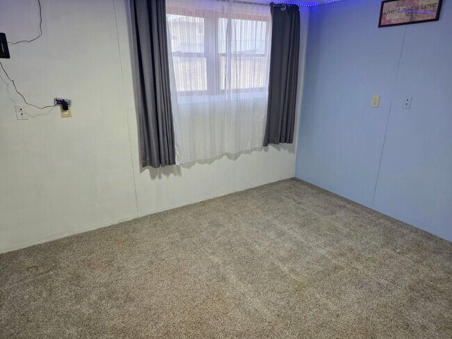 Building Photo - 320 34th St