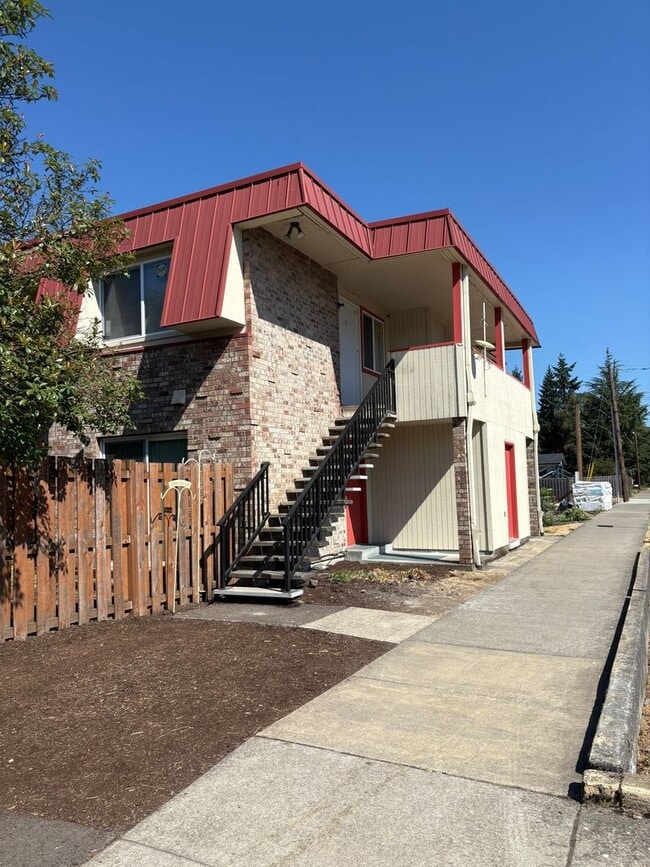 Primary Photo - 711 Deskins St
