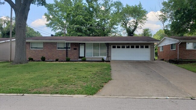 Primary Photo - 10418 Monarch Dr Saint Louis, MO 63136