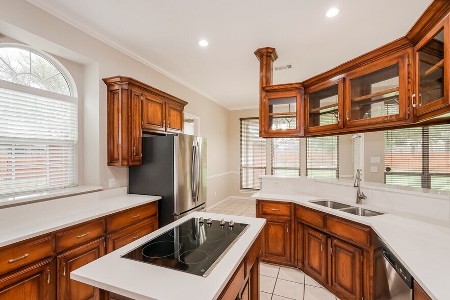 Building Photo - 708 St Johns Dr