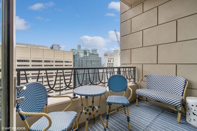 Building Photo - 118 E Erie St