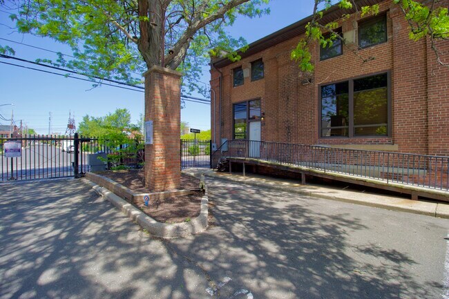 Building Photo - 325 Lafayette St
