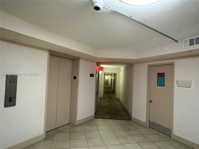 Building Photo - 1200 NE Miami Gardens Dr