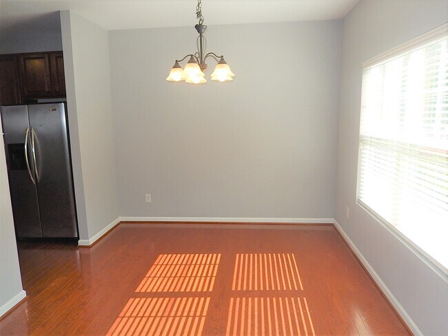 Building Photo - 210 Tallula Ln