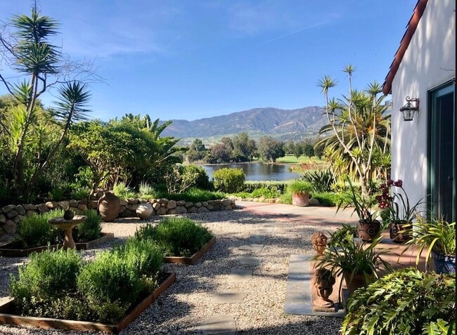 Building Photo - 4015 Lago Dr