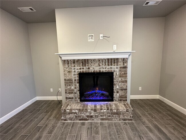 Building Photo - 2040 Tallgrass Ter