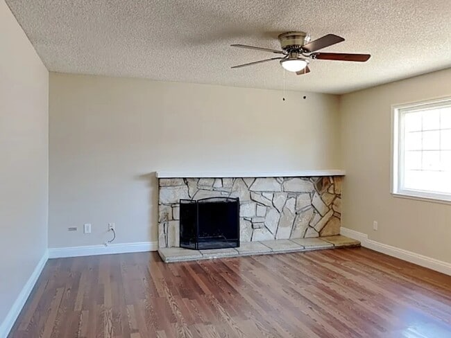 Building Photo - 2435 Denair Ave
