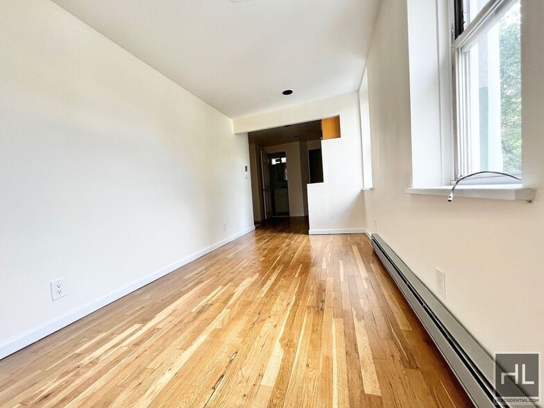 Building Photo - WEST BROADWAY