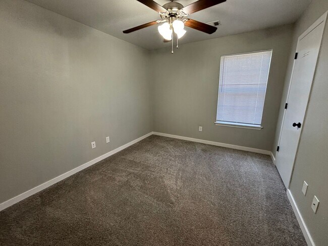 Building Photo - Modern 3-Bed, 2-Bath Duplex with Garage in...