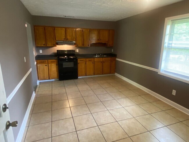 Building Photo - **ON HOLD***Nice East Columbus, GA 4 Bedro...