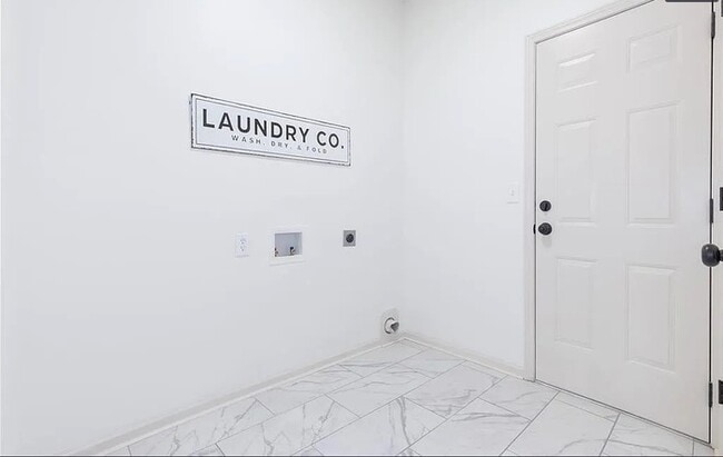 Building Photo - Spacious and Elegant 4 BR 4 BA Home in Olathe!