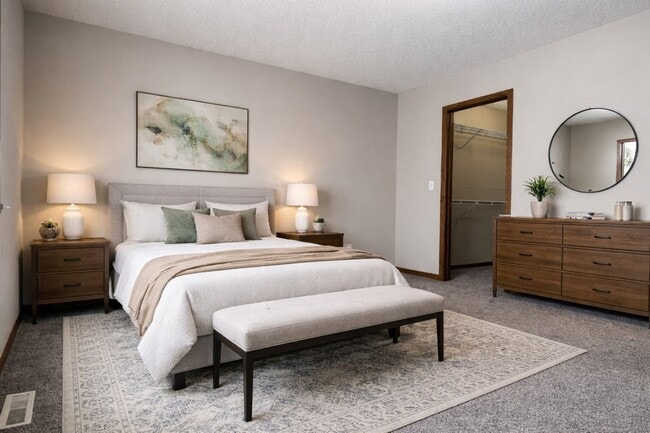 Building Photo - 2733-33 1/2 33 1/2 Ave S