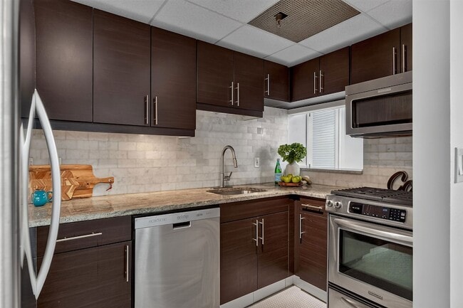 Building Photo - 357 Varick St