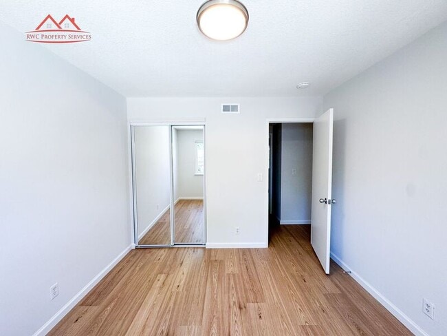 Building Photo - 1535 Albatross Dr