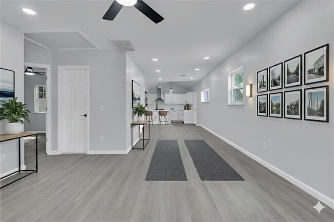 Building Photo - 544 N Elm Ave