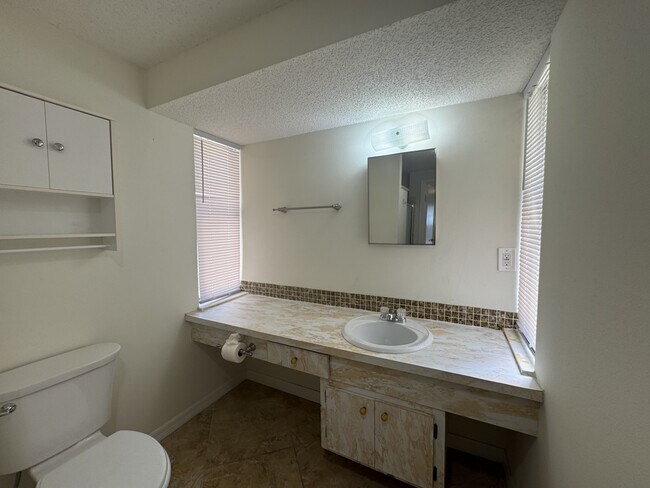 Building Photo - 129 Algiers Dr