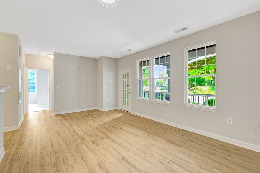 Building Photo - 42421 Rockrose Sq