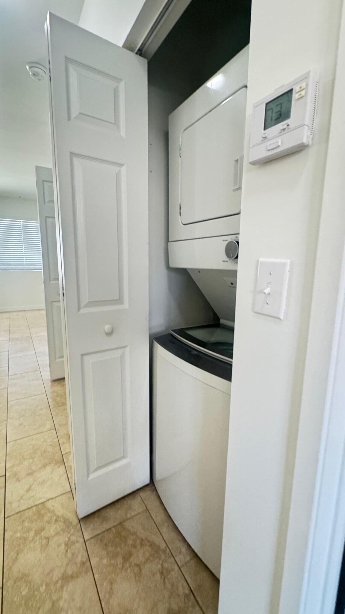 Building Photo - 420 W 77th St