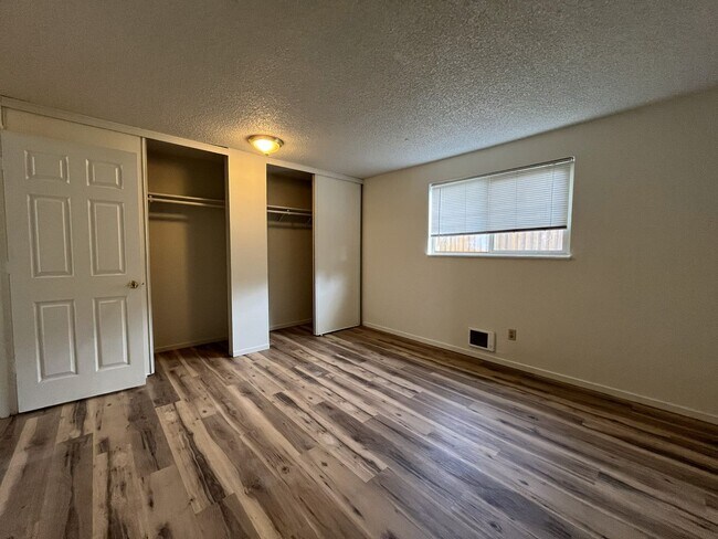 Building Photo - Spacious 3-Bedroom Home in Prime highly sought-after West Linn community