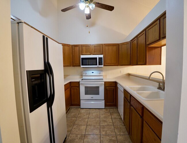 Building Photo - NICE One Level Nashville Area Home Near Lakes and Airport!