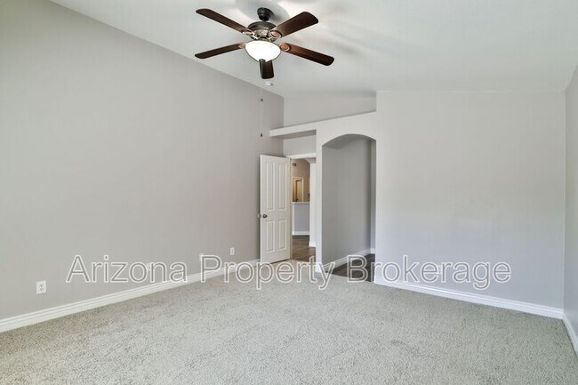 Building Photo - 451 E Appaloosa Rd