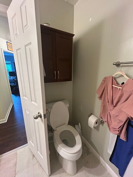 Guest Bathroom - 6610 Cottontail Ct