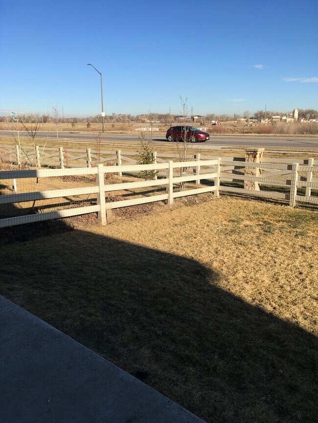 Building Photo - Stunning 3 Bed / 2.5 Bath 2-Story Home in ...