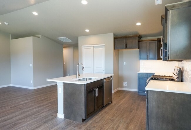Building Photo - 3 Bedroom, 2 Bath Home  Built in 2022 - Po...