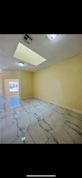 Building Photo - 1005 Universal Rest Pl