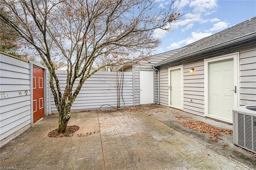 Building Photo - Room in Townhome on Windsong Ct