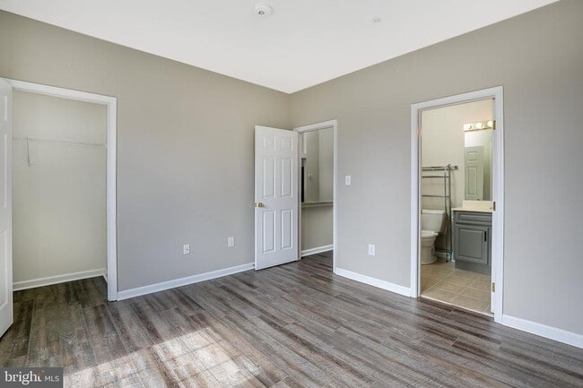 Building Photo - 8202 Blue Heron Dr