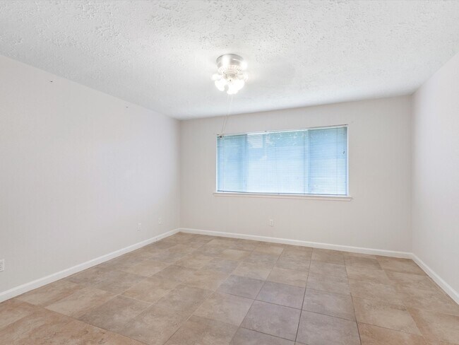 Building Photo - 13515 Wimbledon Oaks Dr