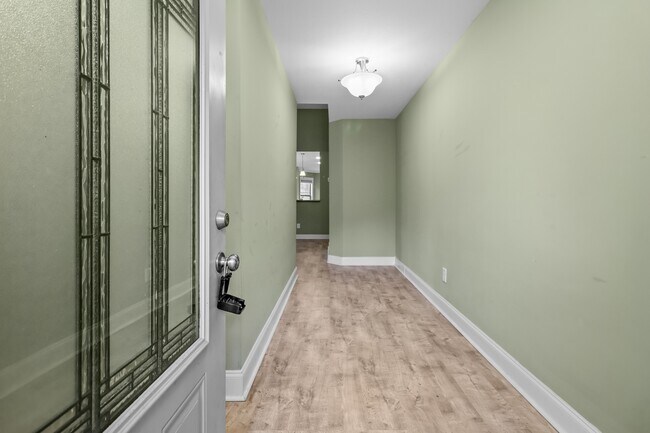 Building Photo - 128 Sycamore Hill Dr