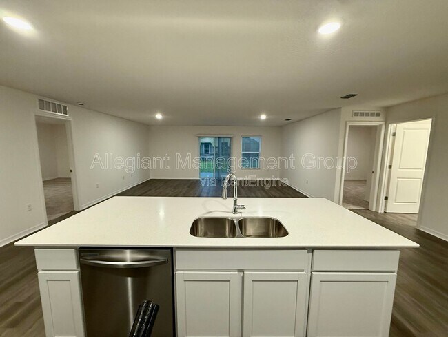 Building Photo - 313 Marquee Dr