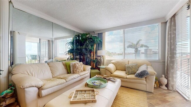 Building Photo - 6218 Palma Del Mar Blvd S