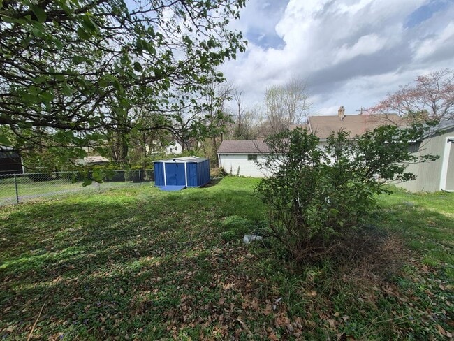 Building Photo - Fully Renovated 2-Bedroom in Elsmere – Off-Street Parking & Yard Space