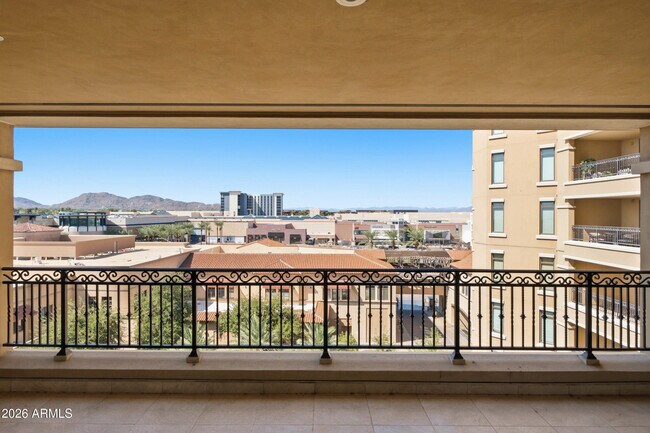 Building Photo - 7175 E Camelback Rd