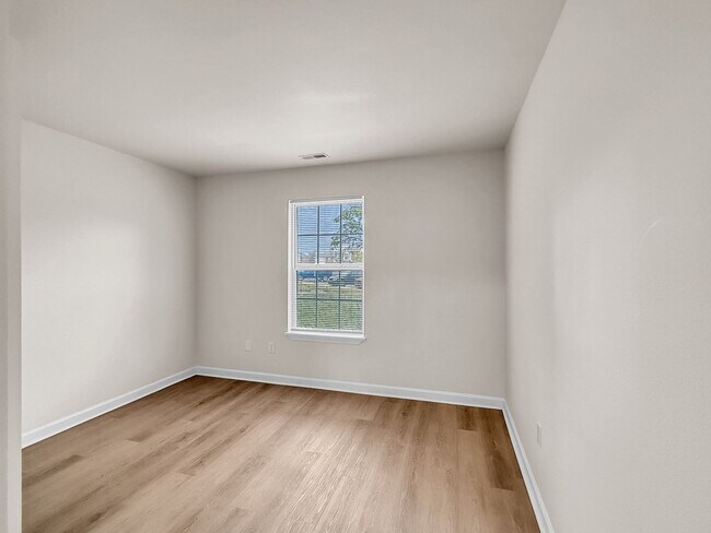 Building Photo - 6014 Castleford Dr