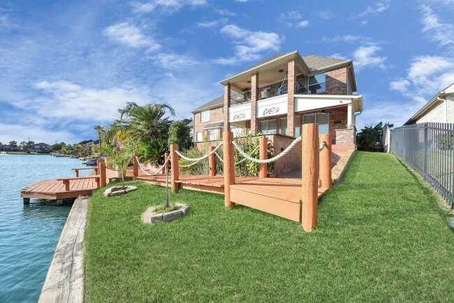 Building Photo - 17859 Camp Cove Dr