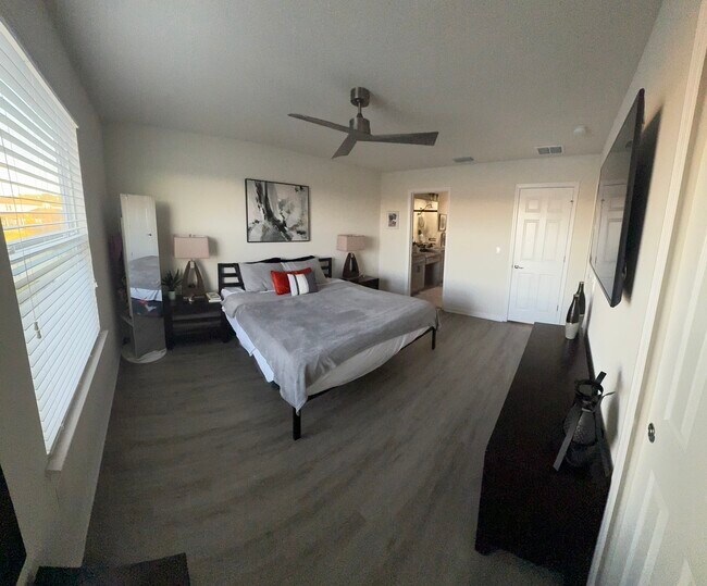 Building Photo - 9208 Hillcroft Dr