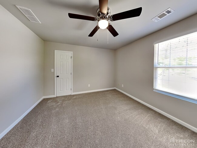 Building Photo - 115 Glenview Dr
