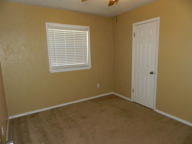 Building Photo - 2615 NW Locksley Ln