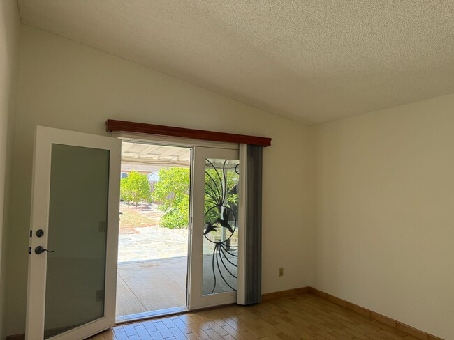 Building Photo - Charming 2-Bed, 2-Bath Duplex with Gardener's Backyard!