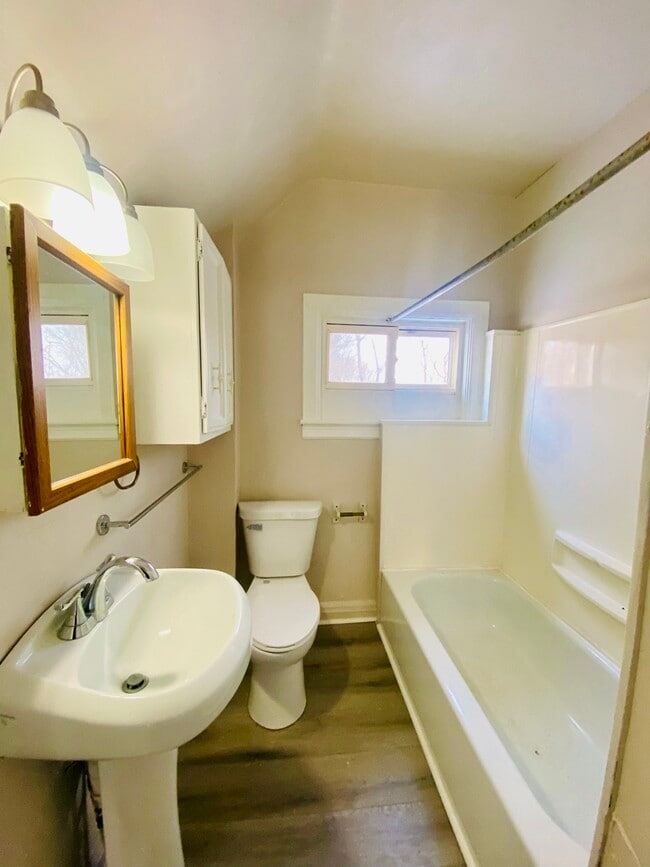 Building Photo - 383 Black St