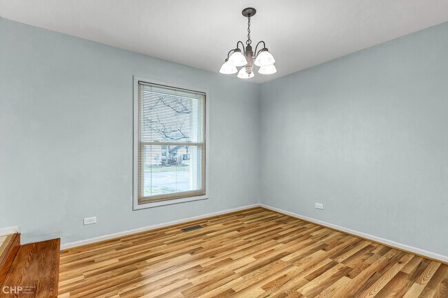 Building Photo - 2621 College Hill Cir