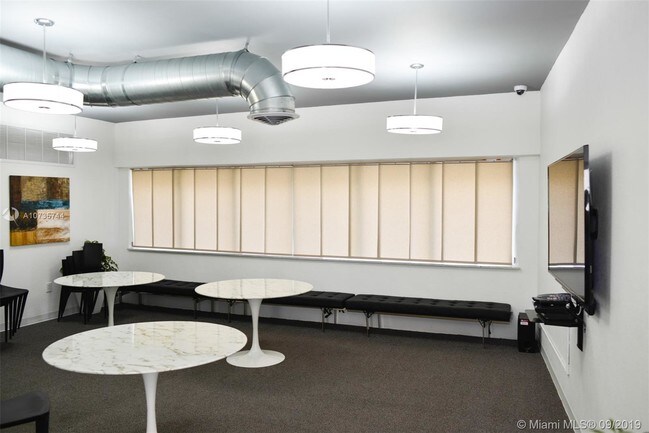 Building Photo - 401 Golden Isles Dr