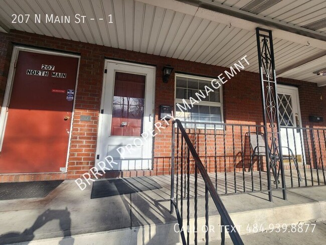 Building Photo - 207 N Main St